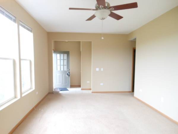 3289 Cremin LN, Aurora, IL 60502