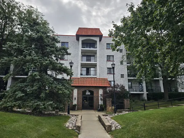 350 Plum Creek DR #305, Wheeling, IL 60090