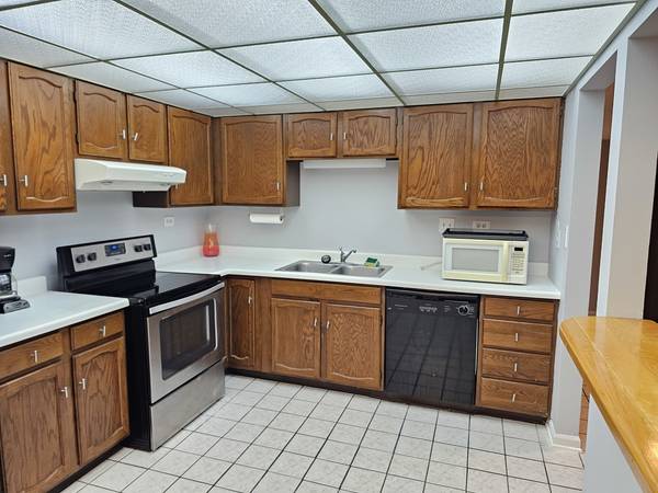 350 Plum Creek DR #305, Wheeling, IL 60090