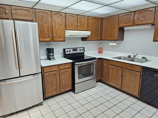 350 Plum Creek DR #305, Wheeling, IL 60090