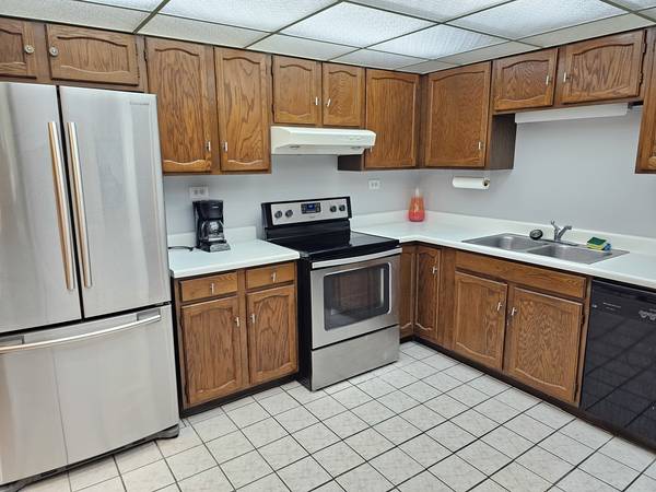 350 Plum Creek DR #305, Wheeling, IL 60090