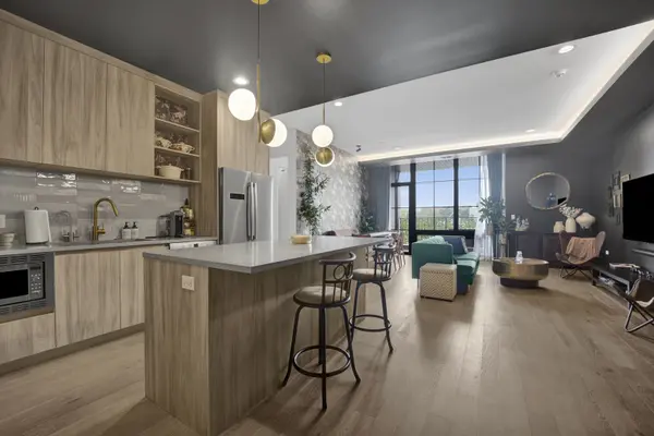 522 N Western AVE #303, Chicago, IL 60612