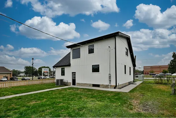8321 W Ballard RD, Niles, IL 60714