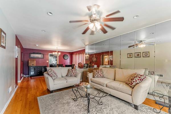 8800 S Merrill AVE, Chicago, IL 60617