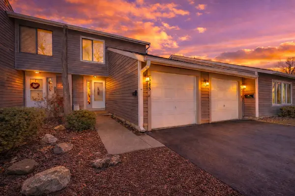 545 Alton CT, Carol Stream, IL 60188