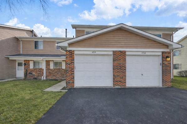 454 Esselen CT, Carol Stream, IL 60188