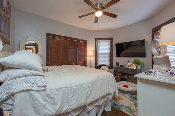 4018 N Maplewood AVE, Chicago, IL 60618