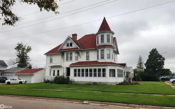 120 1st AVE, Clarion, IA 50525