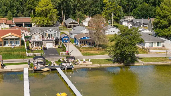 6172 S County Road 210, Knox, IN 46534