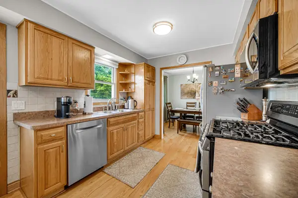 9544 Hawthorne DR, Munster, IN 46321