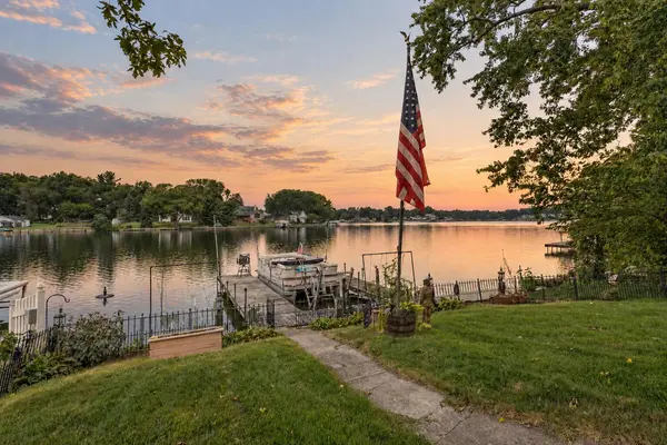 567 S Lakeview DR, Lowell, IN 46356