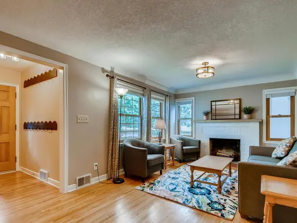 1782 Holton ST, Falcon Heights, MN 55113