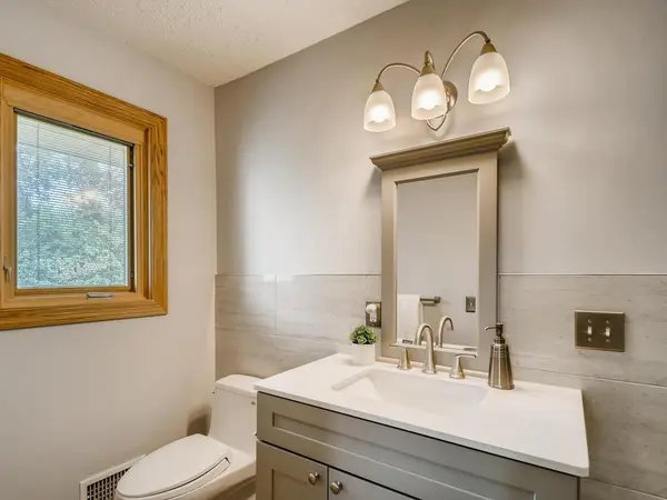 3909 Penrod LN, Saint Anthony, MN 55421