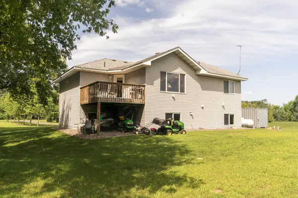 40821 Evergreen AVE, North Branch, MN 55056