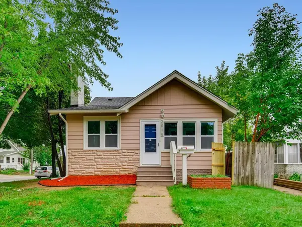 2016 Stillwater AVE E, Saint Paul, MN 55119