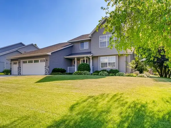523 Hackmore DR, Eagan, MN 55123