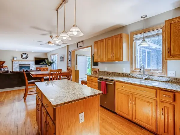 523 Hackmore DR, Eagan, MN 55123