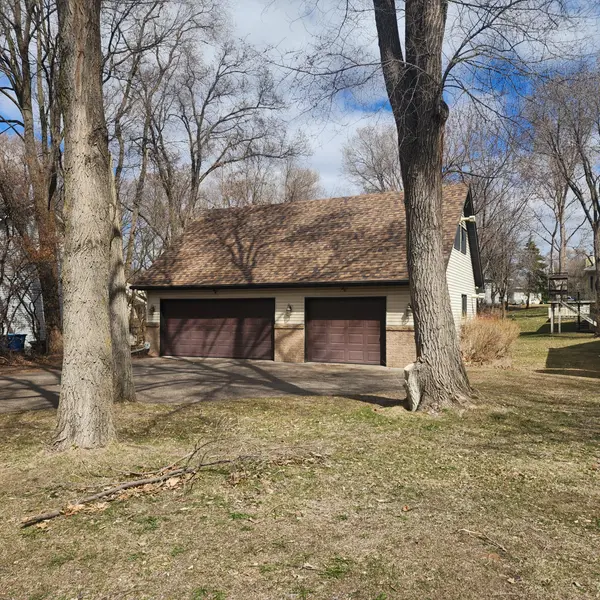 511 Upland AVE NW, Elk River, MN 55330