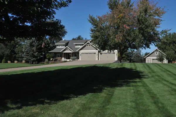 25152 Firefly AVE, Wyoming, MN 55092