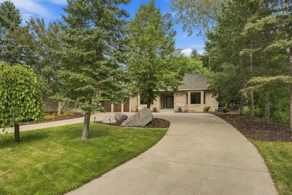 4320 Vinewood LN N, Plymouth, MN 55442