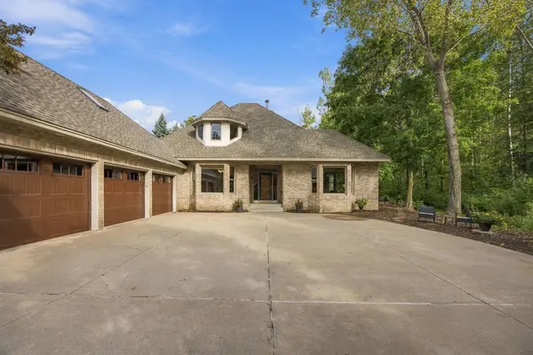4320 Vinewood LN N, Plymouth, MN 55442