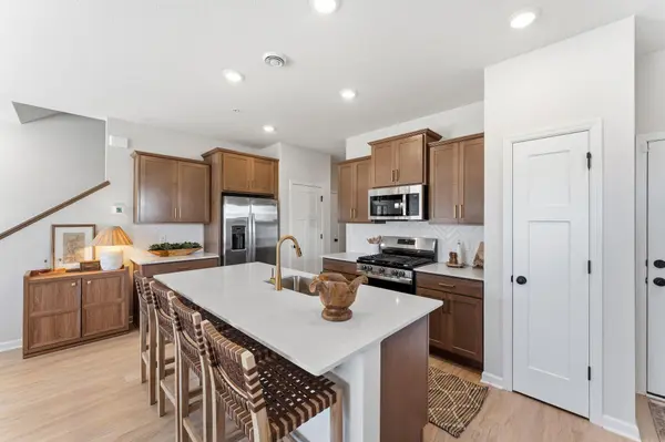 1056 130th CT E, Rosemount, MN 55068