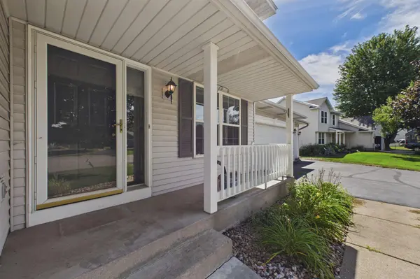 8013 Greenbriar CT, Woodbury, MN 55125