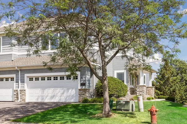 2711 Spy Glass DR, Chaska, MN 55318