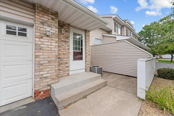 617 Grandview WAY, Hudson, WI 54016