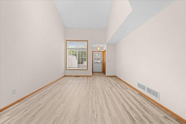 617 Grandview WAY, Hudson, WI 54016