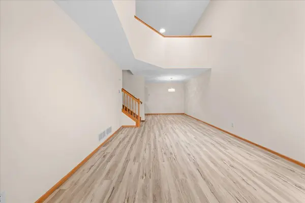 617 Grandview WAY, Hudson, WI 54016