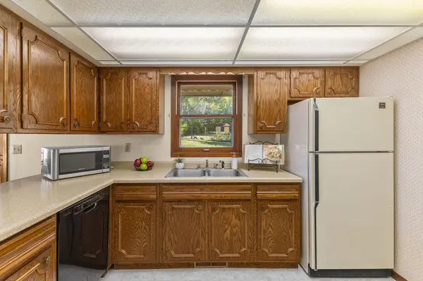 7917 Mount Curve BLVD, Brooklyn Park, MN 55445