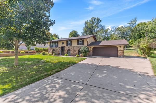 7917 Mount Curve BLVD, Brooklyn Park, MN 55445