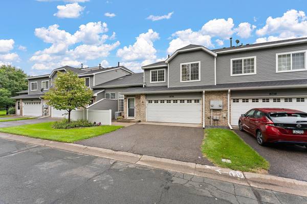 8736 Hastings CIR NE, Blaine, MN 55449