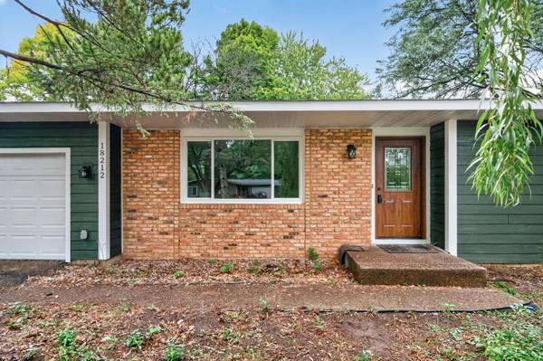 18212 Ginavale LN, Eden Prairie, MN 55346