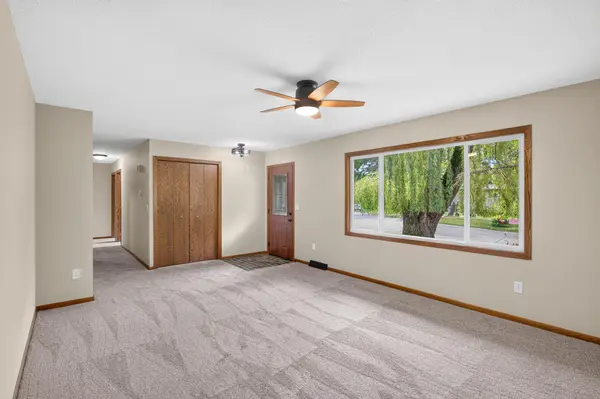 18212 Ginavale LN, Eden Prairie, MN 55346
