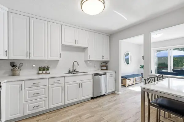 18385 Creeks Bend DR, Minnetonka, MN 55345