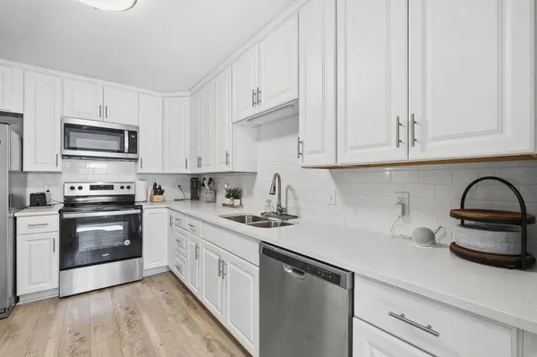 18385 Creeks Bend DR, Minnetonka, MN 55345