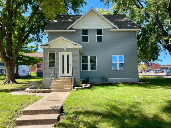 104 S Park AVE, Springfield, MN 56087