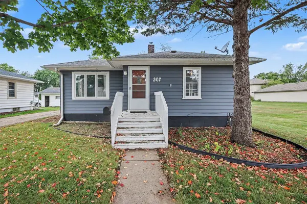 302 Lincoln AVE N, New Prague, MN 56071