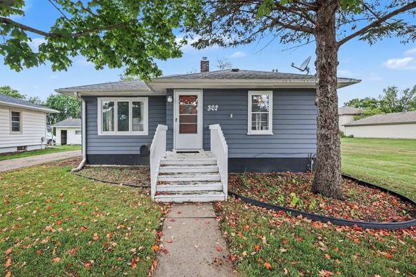 302 Lincoln AVE N, New Prague, MN 56071