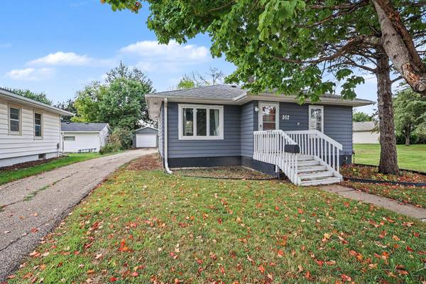 302 Lincoln AVE N, New Prague, MN 56071
