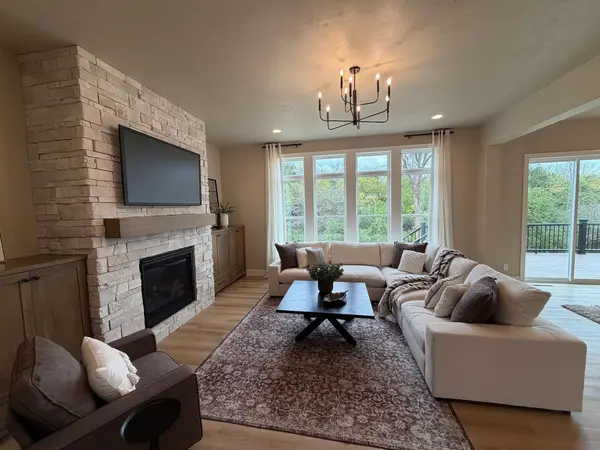 2528 N STELLITA CIR, De Pere, WI 54114