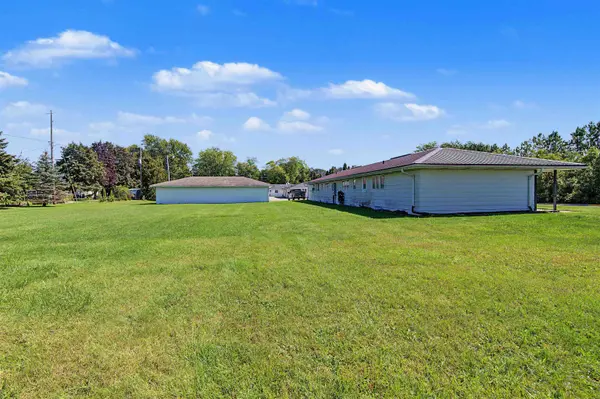 151 W GLENBROOK DR, Pulaski, WI 54162
