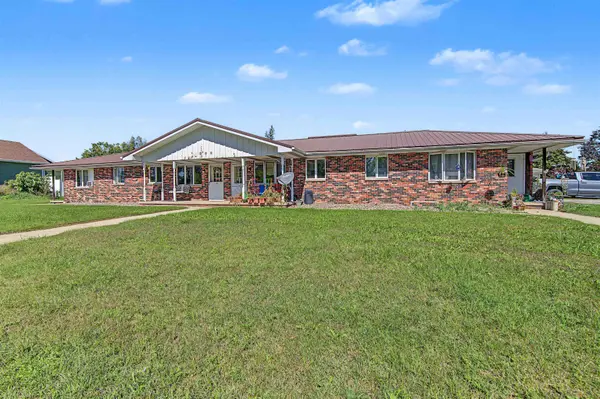 151 W GLENBROOK DR, Pulaski, WI 54162