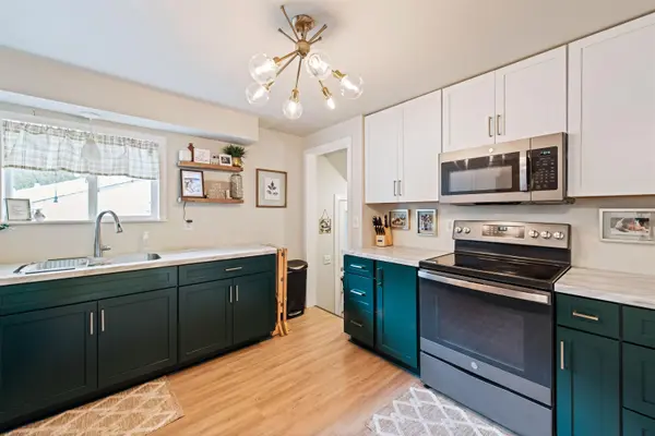 921 GLADSTONE ST, Marinette, WI 54143