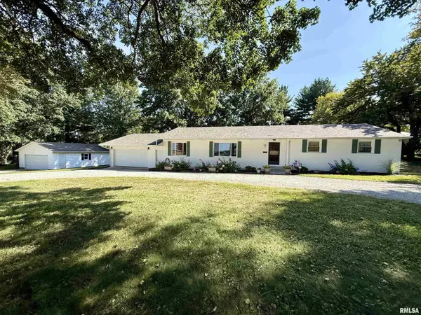 349 E CHAPEL ST, Mt Auburn, IL 62547