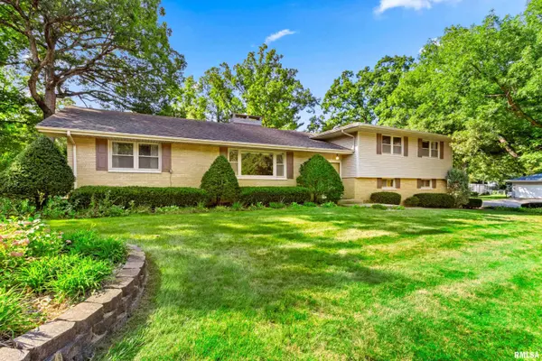 303 SHADY KNOLLS DR, East Peoria, IL 61611