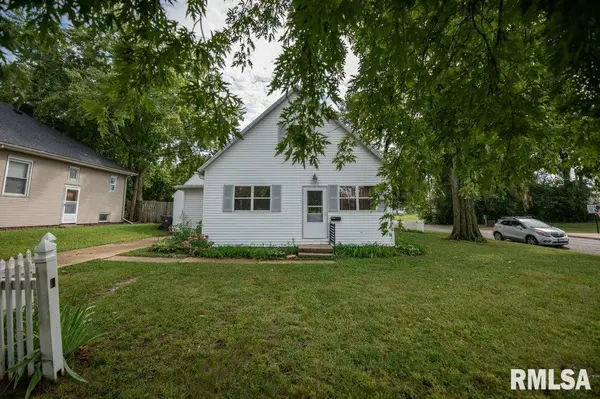 1002 MARKET ST, Pekin, IL 61554