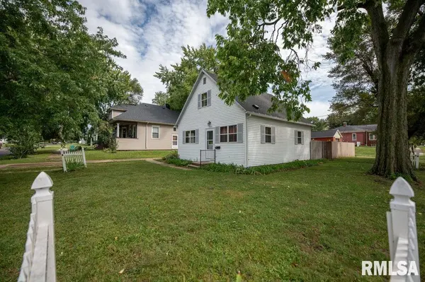1002 MARKET ST, Pekin, IL 61554